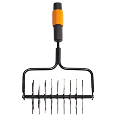 Provzdušňovač trávníku QuikFit™ - 1000689 - Fiskars Provzdušňovač trávníku QuikFit™ - 1000689 - Fiskars