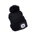 čepice s čelovkou 4x45lm, USB nabíjení, černá se třpytkou a bambulí, univerzální velikost, 90% acryl a 10% polyester
